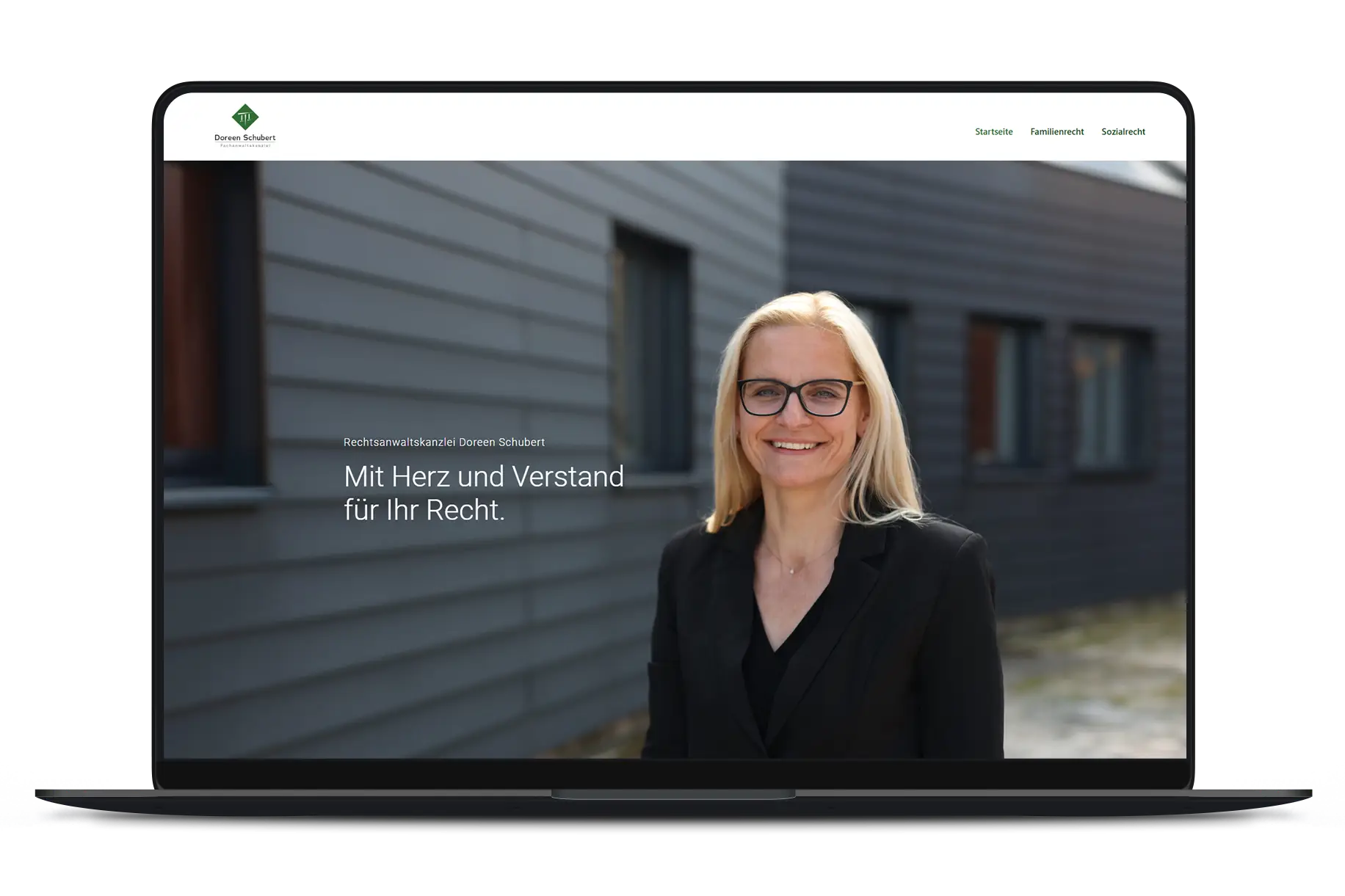 Beispielbild, freigestellter Laptop mit geöffneter Website eines Kunden: Anwalt Doreen Schubert Senftenberg